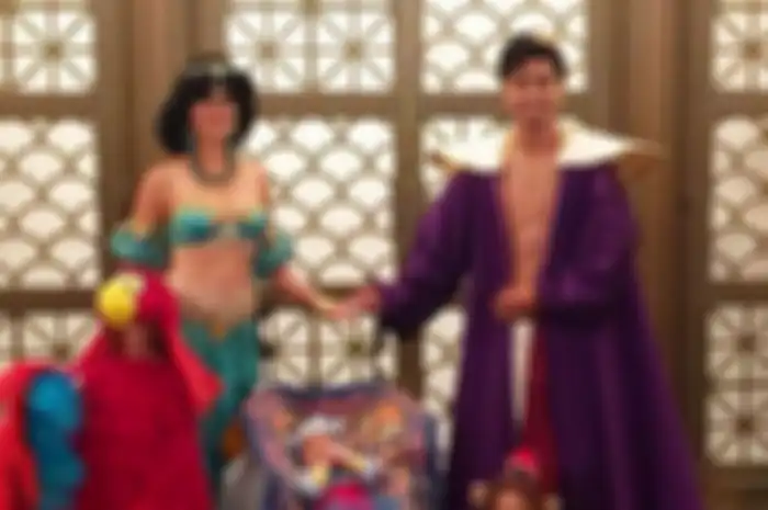 Nefi bingung harus mencari kerja apa lagi. Sampai sang putri, Lili, mengatakan mau memiliki pakaian seperti putri Disney mulai dari Cinderellla sampai Putri Salju.