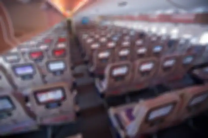 Ketika petugas check-in bertanya kepada Anda soal di mana Anda ingin duduk, hampir sebagian besar penumpang lebih memilih duduk di dekat jendela.