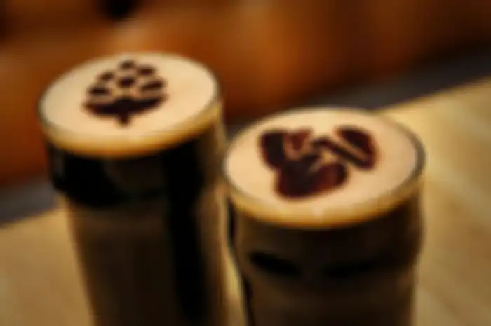Minuman ini dibuat dari gabungan bir dari Black Sheep Brewery, perusahaan pembuatan bir di Yorkshire dan kacang Mocha Italia dari Costa, perusahaan perhotelan Whitbread.