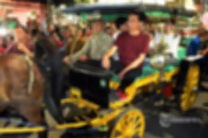 Selain mendapat pengalaman berharga bisa membawa orang nomor satu di negeri ini, Timan juga mendapat rezeki berlebih sebab Jokowi membayar ongkos lebih besar dari penumpang biasanya.