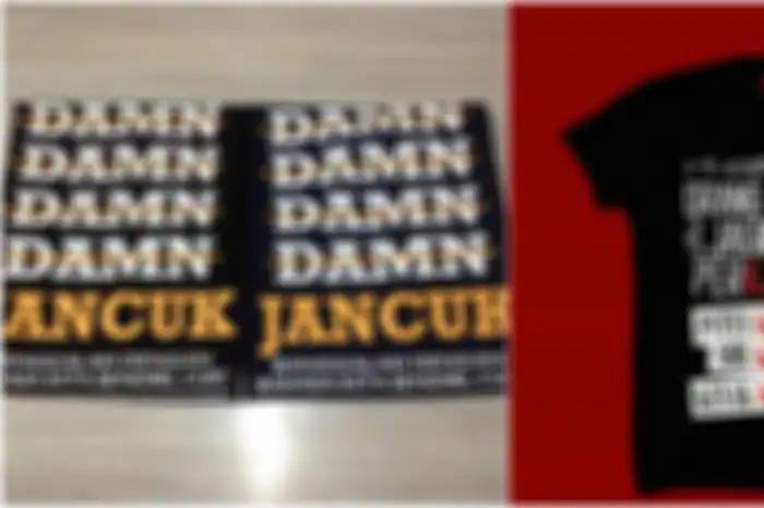 Mengunjungi suatu kota rasanya tidak lengkap tanpa membawa pulang oleh-oleh, kaos-kaos berikut harus Anda miliki sebagai bukti Anda pernah ke sana.