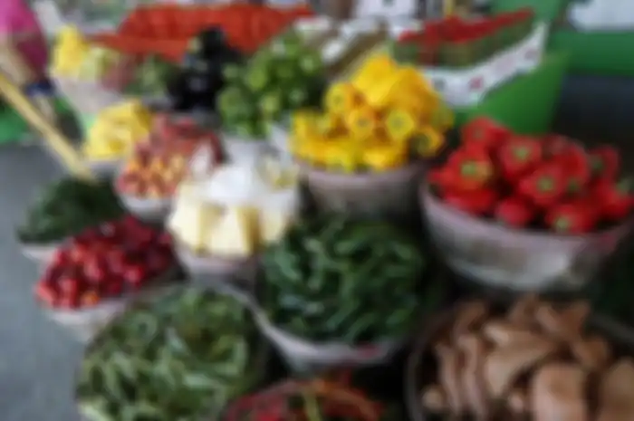 Siapa sangka beberapa makanan seperti buah dan sayuran yang setiap hari kita konsumsi juga memiliki sisi yang beracun dan berbahaya.