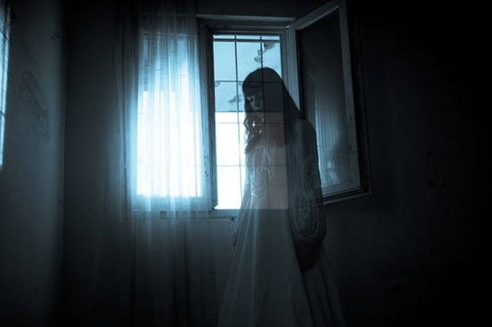 Ternyata beginilah cara memotret untuk mendapatkan gambar hantu, serem  banget apakah kamu berani mencoba ?