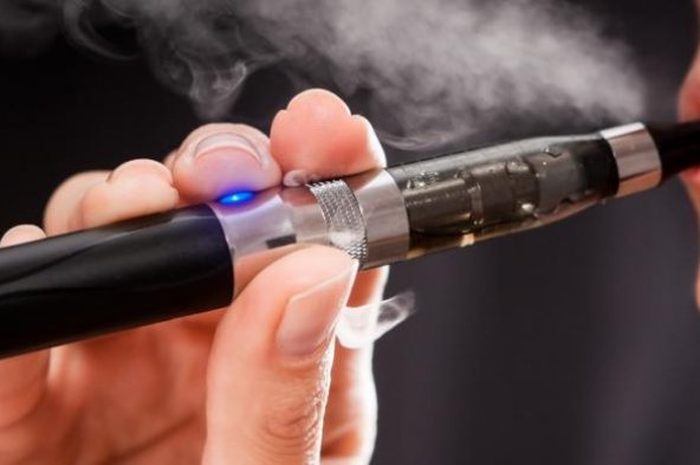 Para periset dari Universitas New York mengungkapkan, uap vape ternyata dapat merusak DNA, meningkatkan risiko kanker, serta memicu penyakit jantung.