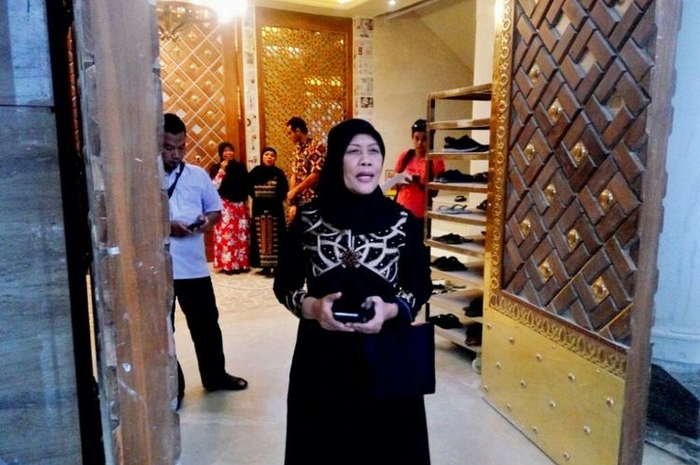 Apa yang diraih ibu berusia 66 tahun ini tidaklah semudah membalikan telapak tangan. Dia memulai usahanya dari nol.