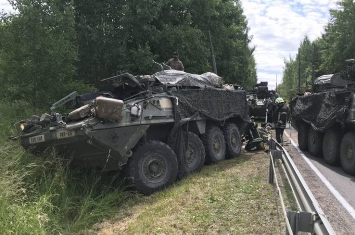 Tabrakan secara karambol kemungkinan terjadi karena para tentara AS belum begitu mengenal medan di Lituaniua.