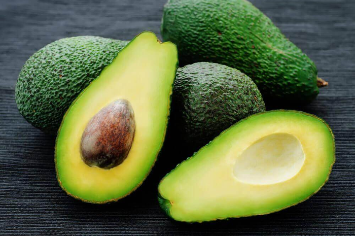 Makan alpukat baik untuk kesehatan karena kandungan lemak sehatnya, tapi jangan pernah campur dengan dua bahan berikut ini.