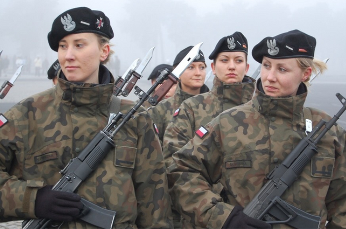 Sebelum komunis runtuh pada 1990-an hampir semua negara-negara di Eropa Timur seperti Ukraina dan Polandia tergabung ke dalam negara Uni Soviet.
