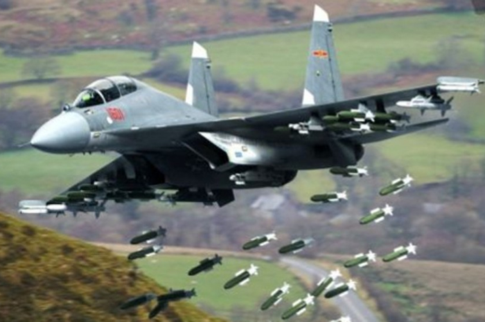 Jet tempur J-16 akan melengkapi pesawat siluman generasi ke-5 China, J-20, dan menjadi pesawat utama angkatan udara PLA di masa yang akan datang.
