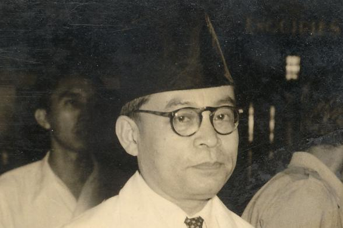 Hari ini, 62 tahun lalu, Bung Hatta mengundurkan diri sebagai wakil presiden Indonesia. Namun jumlah uang pensiunnya ternyata sangat menyedihkan.