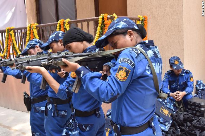 Jadi pasukan khusus SWAT wanita India tidak hanya bertugas meringkus para lelaki hidung belang saja.