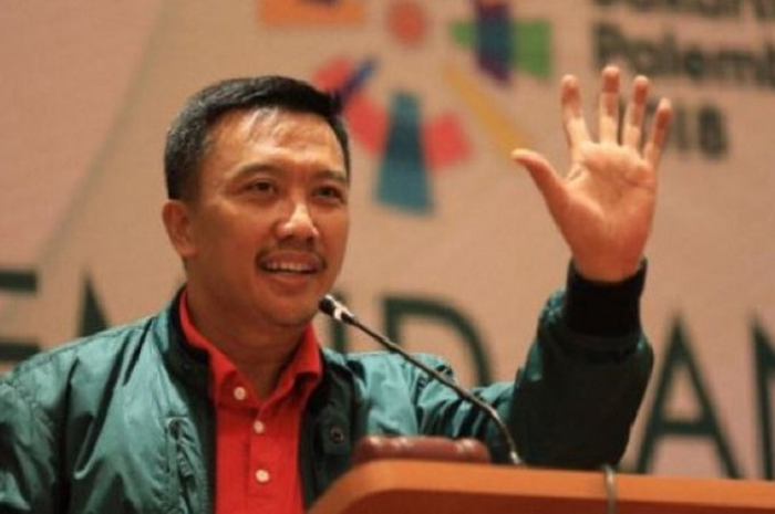 Menpora Iman Nahrawi akhirnya angkat bicara soal bakal ditiadakannya Audisi Umum Djarum Beasiswa Bulu Tangkis pada tahun depan.
