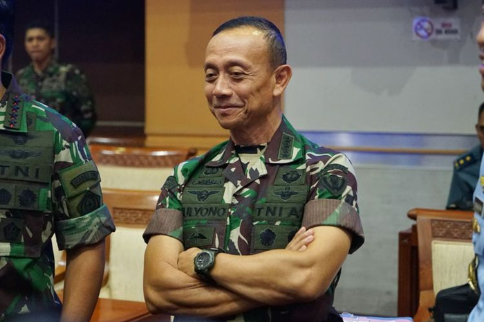 Kepada ketiga atlet TNI AD peraih medali Asian Games, KSAD memberikan penghargaan dan uang pembinaan senilai Rp100 juta.