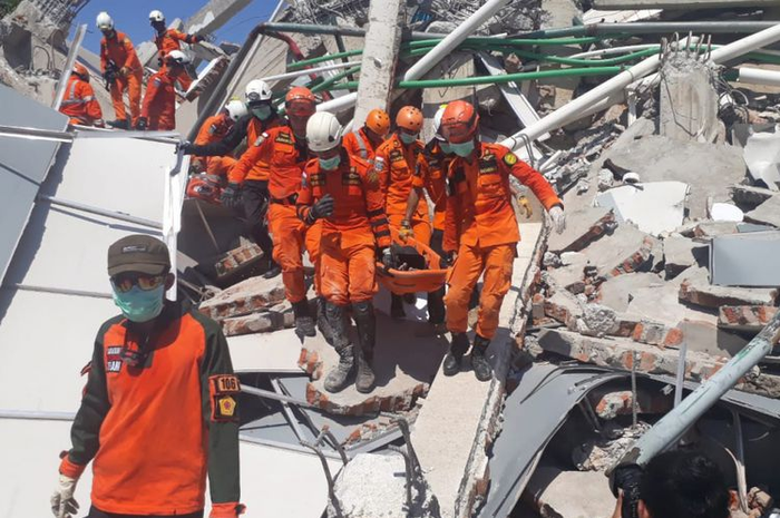 Gempa dan tsunami di Donggala, Palu menyisakan kepedihan yang mendalam. Korban tewas terus bertambah hingga 832 jiwa
