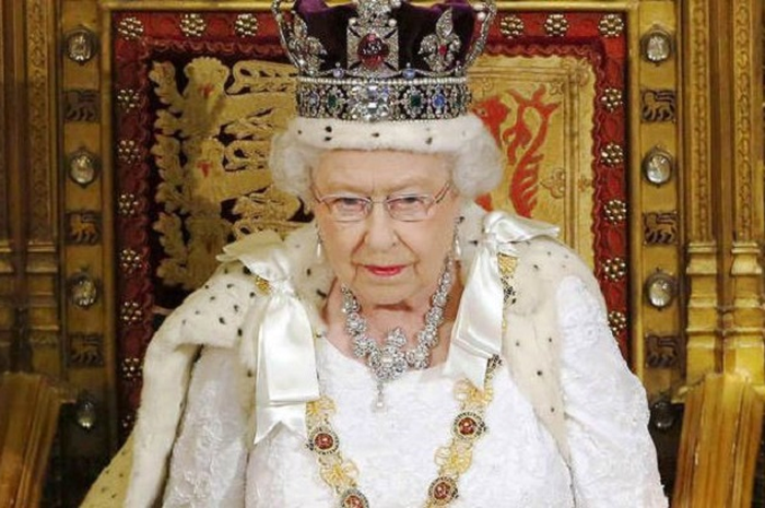 Ratu Elizabeth II adalah penguasa Inggris pertama dalam sejarah yang mengunjungi China pada tahun 1986 dan Rusia di tahun 1994.