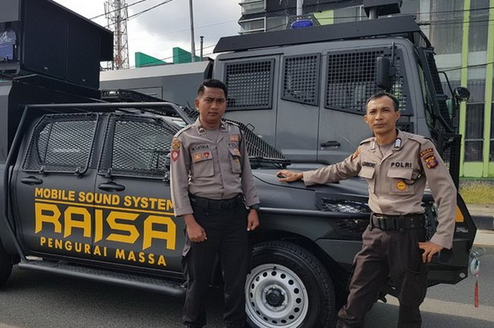 Apabila dipasang frequensi tertentu, suara Raisa akan sangat memekakkan telinga dan membuat demonstran lari dan bubar.