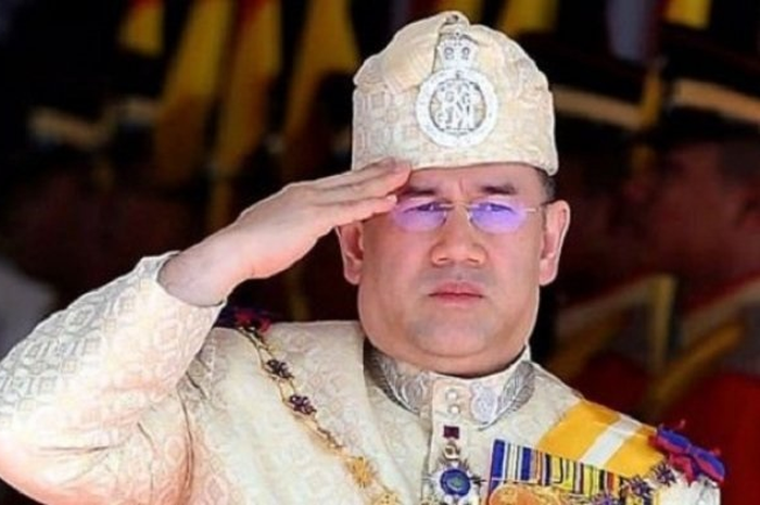 Dialah Sultan Muhammad V yang dinobatkan sebagai Raja ke-15 di kesultanan Malaysia pada Selasa 13 Desember 2016.