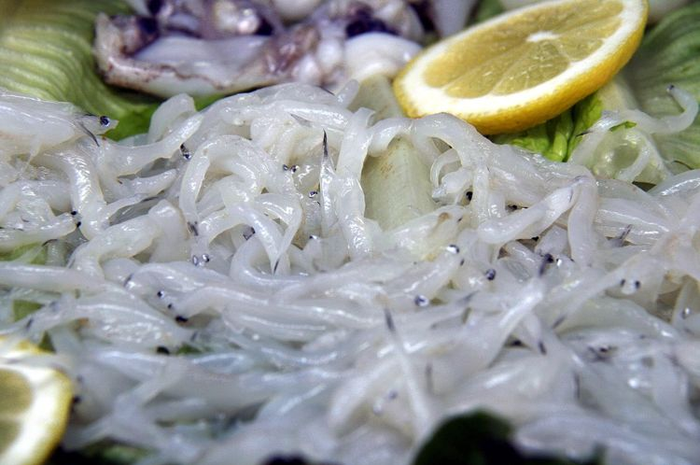 Makanan ini tidak memiliki rasa dan berlendir, tetapi harga per kolonya mencapai Rp17 juta, hanya orang kaya yang mampu beli. 