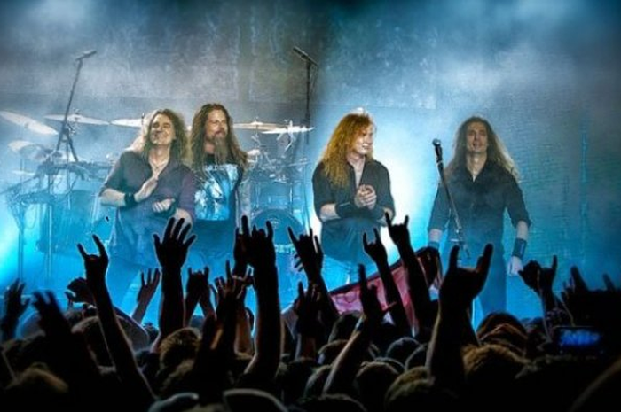 Megadeth, menyumbangkan dua gitar mereka untuk dilelang guna membantu korban gempa dan tsunami di Palu dan Donggala, Sulawesi Tengah.