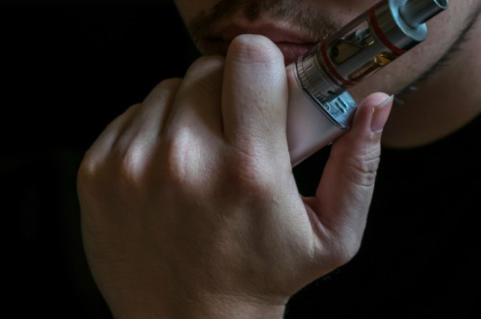 Rokok elektrik secara teknis juga cukup berbahaya andai terjadi kesalahan penggunaan atau kecelakaan.