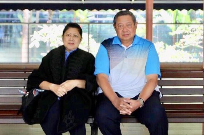 Bambang Yudhoyono (SBY), mengungkapkan bahwa istrinya, Ani Yudhoyono, sedang dirawat di rumah sakit di Singapura.