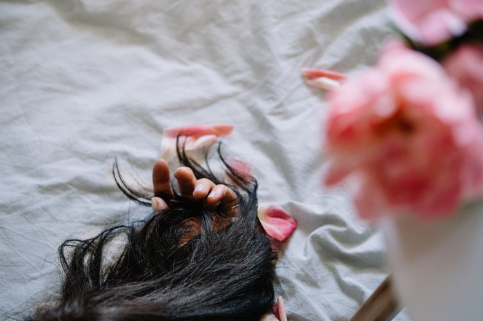 Beberapa waktu belakangan internet dihebohkan dengan kabar seorang perempuan bernama Fela yang menjual keperawanannya di situs online.