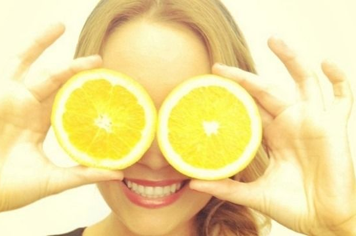 Konon kabarnya minum air hangat dengan perasan lemon setiap pagi baik bagi kesehatan. Tapi ternyata juga dapat undang petaka gigi.