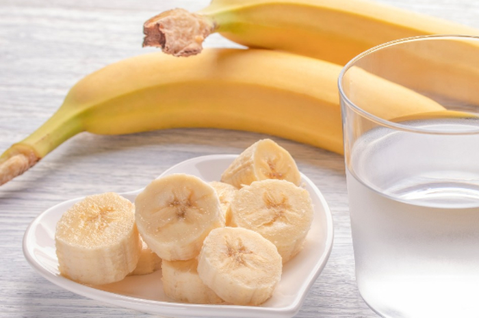 Sarapan dengan dua buah pisang setiap hari, seperti diet jepang, bisa turunkan berat badan. Tapi ada syarat lain, yaitu tidur sebelum pukul 10 malam.