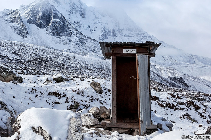 Longsoran kotoran manusia diprediksi akan terjadi saat permukaan es Gunung Denali mencair dan mengungkap 66 ton tinja yang ditinggalkan para pendaki.