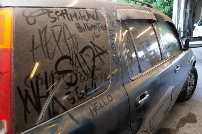 Suatu ketika Anda bepergian ke luar rumah dan harus memarkirkan kendaraan di tempat umum, maka harus mengingat-ingat tempat memarkirkan mobil Anda.
