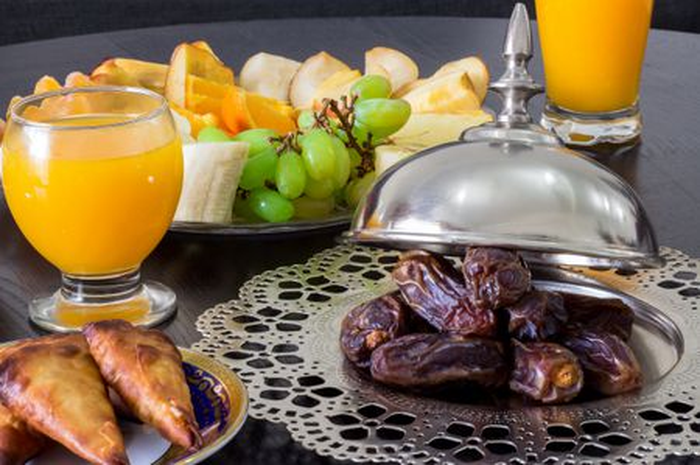 Penderita&nbsp;penyakit refluks gastroesofagus tidak boleh&nbsp;makan berlebihan saat buka puasa.