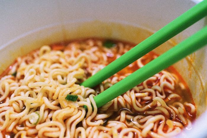 Kasus malnutrisi karena mie instan  memang banyak terjadi di negara berkembang seperti Filipina, Indonesia, dan Malaysia. 