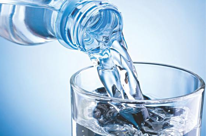 Begini 7 langkah sederhana menurunkan berat badan dengan singkat. Salah satunya mudah sekali dilakukan, yaitu minum air putih yang banyak.