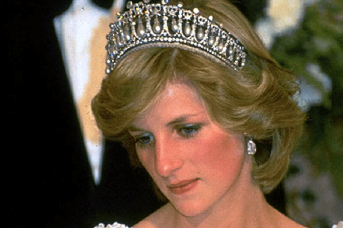 Bukan rahasia lagi bahwa hubungan Pangeran Charles dan Putri Diana telah mengalami pasang surut hingga akhirnya mereka bercerai pada tahun 1996.