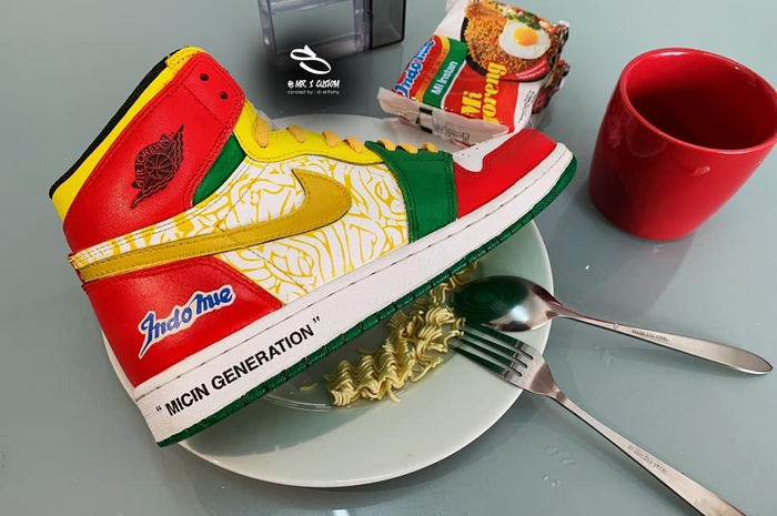 Didesain ala dengan pola indomie, sepatu Air Jordan ini ludes diborong pembeli. Padahal harga per pasangnya sulit untuk dibilang murah.
