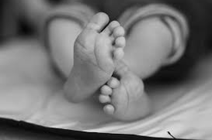 Bmemilukan, seorang bayi yang baru berusia 5 bulan harus meregang nyawa di tangan ayah kandungnya sendiri.