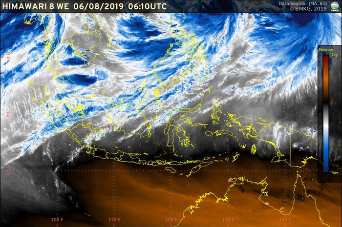 Rupanya, penyebab cuaca dingin adalah dry intrusion atau intrusi udara kering dan dingin yang melanda Pulau Jawa, Bali dan Nusa Tenggara.