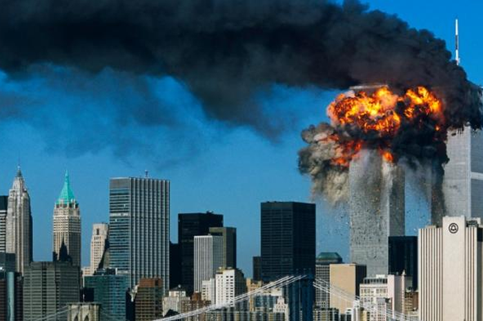 Pada 11 September 2001, 19 militan dari Al-Qaeda membajak 4pesawat dan melakukan serangan bunuh diri yang menargetkan warga AS.