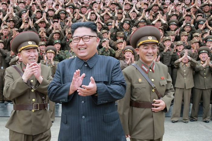 Nama Kim Jong Un saat ini dikenal sebagai Pemimpin Tertingi Korea Utara, mungkin juga sebagai pemimpin negara paling ditakuti.