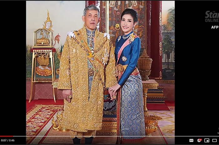 Sineenat Wongvajirapakdi, 34 tahun, menjadi perempuan pertama yang mendapat gelar Chao Khun Phra dalam 100 tahun terakhir.