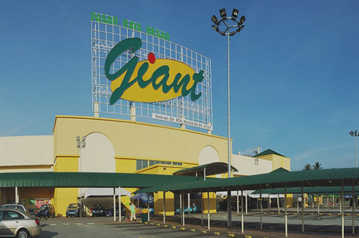 Buat para pemburu diskon yang ingin memenuhi kebutuhan rumah tangganya, silakan cek pasar swalayan ini.