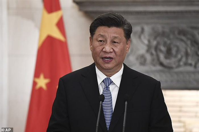 Presiden China Xi Jinping melakukan kunjungan ke rumah sakit yang merawat pasien virus corona di Beijing.