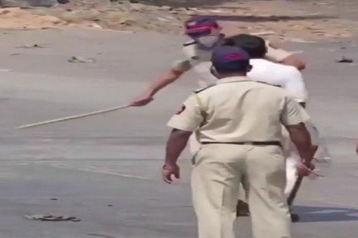 Polisi di Negara Bagian Punjab India, ini harus mengalami insiden mengerikan saat menjalankan tugasnya