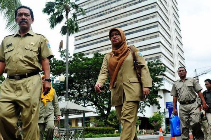Pegawai Negeri Sipil (PNS) memang memiliki daftar tunjangan yang menggiurkan, tapi di sisi lain, kini mereka juga mudah dipecat.