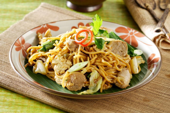 Jangan pernah makan mi goreng dengan dua bahan tambahan ini, kalau tidak ingin bermasalah dengan kesehatan.