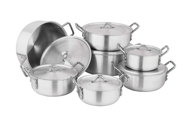 Hindari pemakaian peralatan masak aluminium bersentuhan dengan bahan-bahan masakan berikut ini. Karena bisa jadi racun.