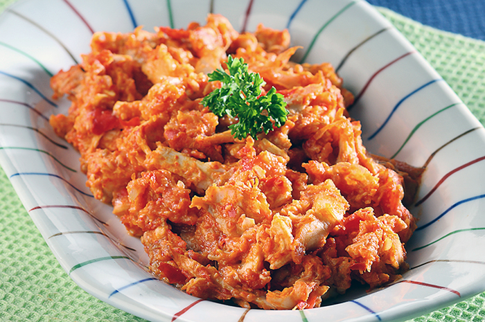 Begini rupanya cara memasak ayam suwir yang kita makan saat kondangan, sederhana, mudah, dan pasti enak.