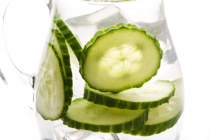 Cuma minum air rendaman mentimun, rasakan manfaat obat alami berbagai penyakit ini, dari turunkan asam urat hingga kolesterol.