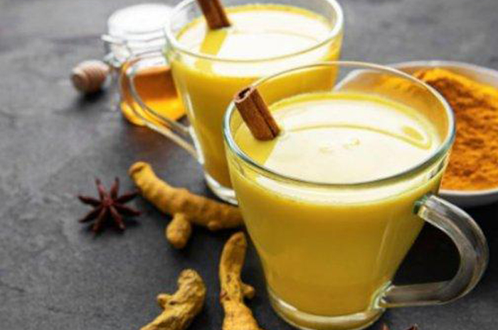 Susu kunyit mengandung antioksidan dan senyawa anti-inflamasi, yang dibutuhkan oleh tubuh sehingga kita dapat menghindari sebagian besar penyakit.