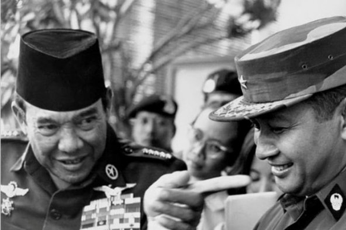 Soekarno dan Soeharto.